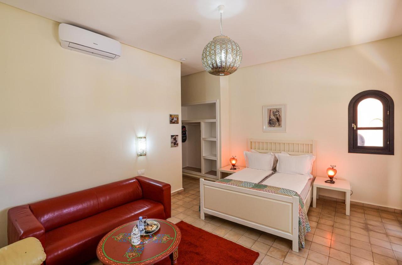 Tiguemine Sarah Hotel Douar Akkara Kültér fotó