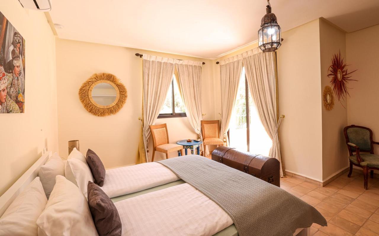 Tiguemine Sarah Hotel Douar Akkara Kültér fotó